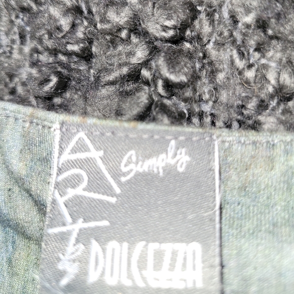 Tunic by Simply Art by Dolcezza Size S. - Picture 6 of 6